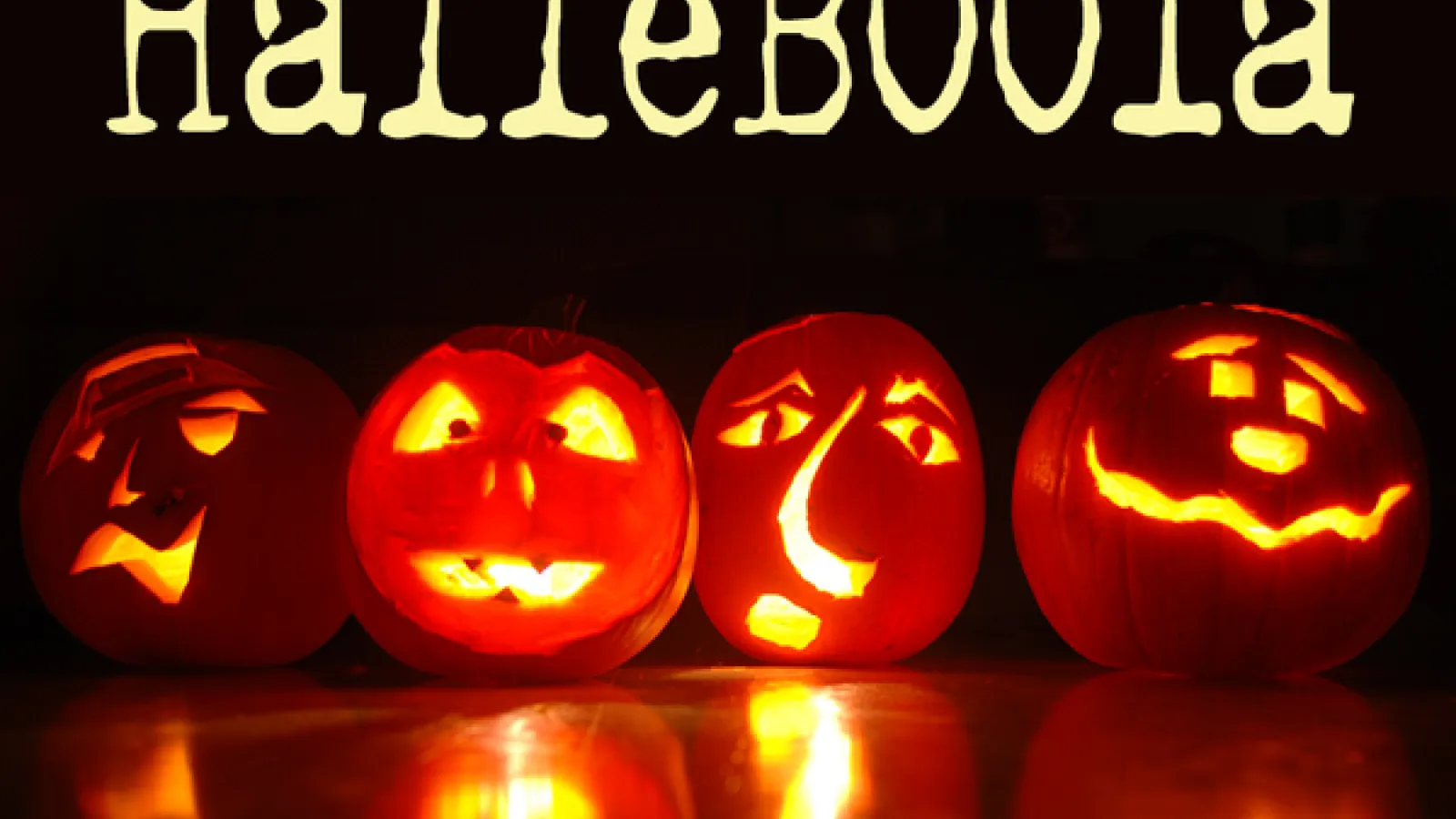 Carved pumpkins with the text "Hallebooia"