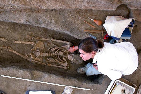 Student excavating a skeleton